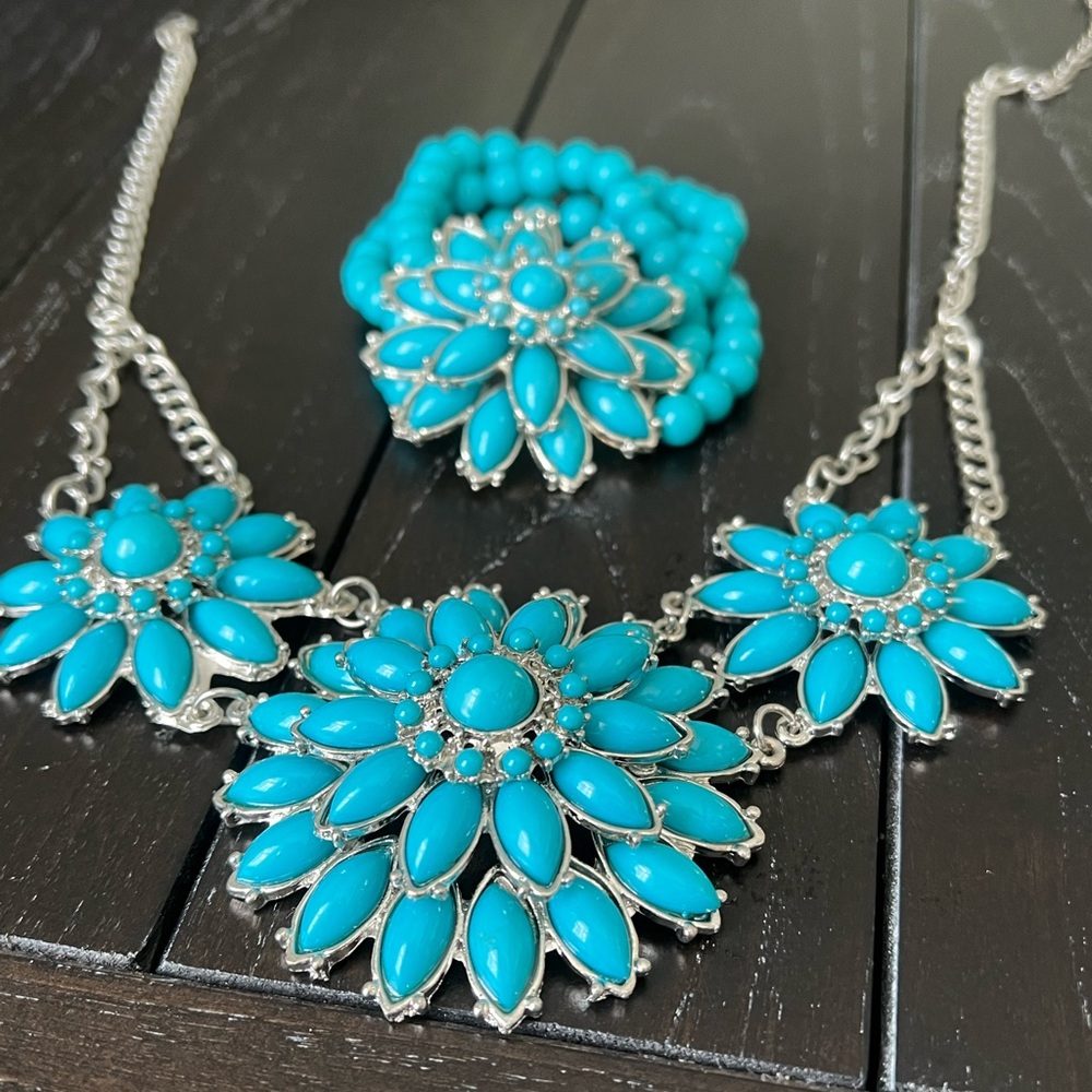 Statement Jewelry Set - Picture 4 of 11